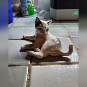 VNT Dahl Jensen Copenhagen #1005 Gray and White Ceramic Art Sculpture